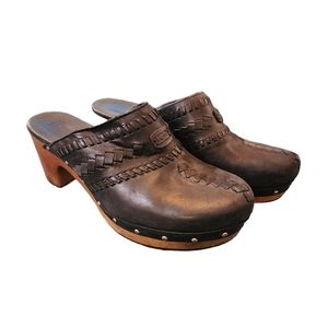 UGG Australia Leather Vivica Studded Wood slip On mule Clogs Size US 9